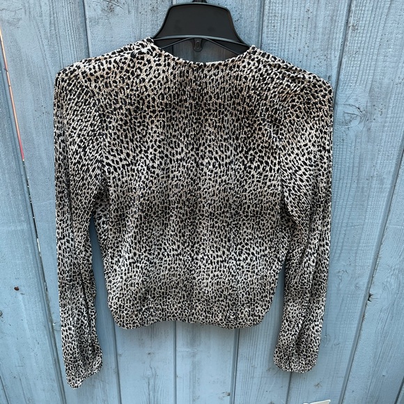 Flattering leopard print blouse - Picture 3 of 3
